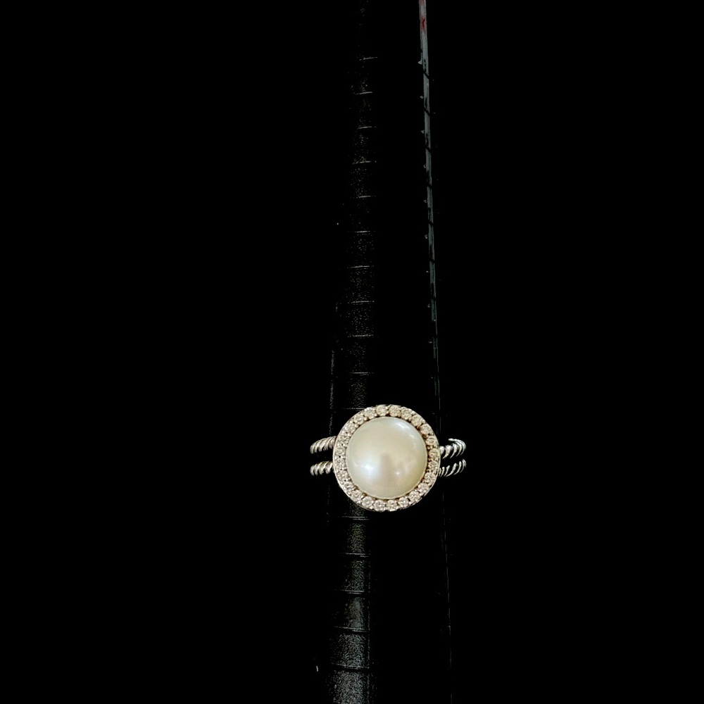 David Yurman Pearl and pave diamonds cocktail ring. Size 6. Excellent condition.